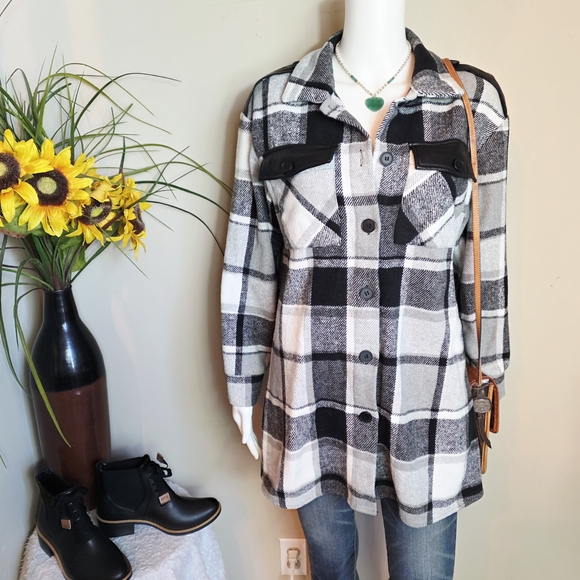 Plaid Button-Up Women's Heavy Weight Shacket - Picture 1 of 5